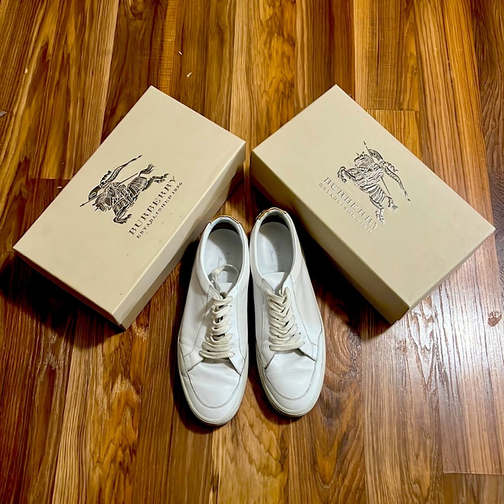 BURBERRY’S sneaker 👟 good conditions for one price great price 🎉🔥 3 Pairs